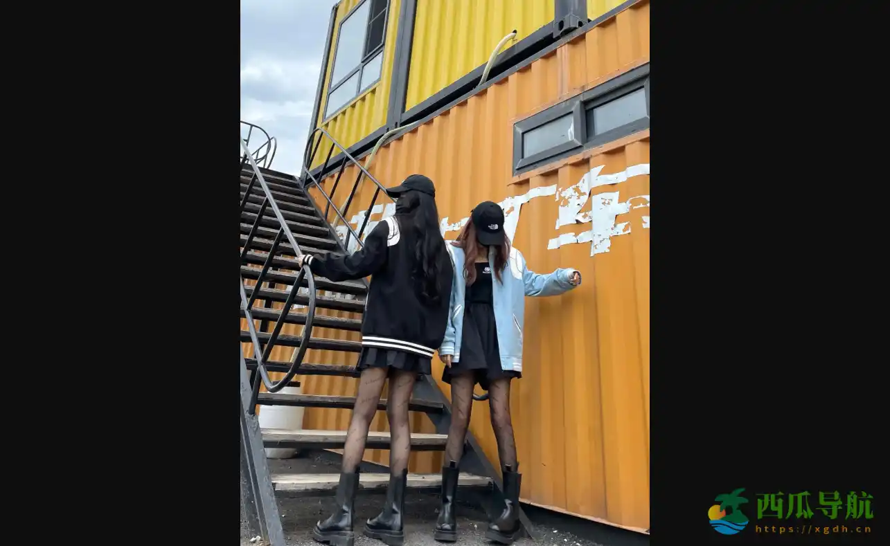 轻松调用高质量随机图片接口:随机黑si图片API